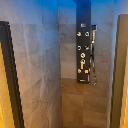 Magnifique Avec Jacuzzi Et Sauna Privatifs Apartman *